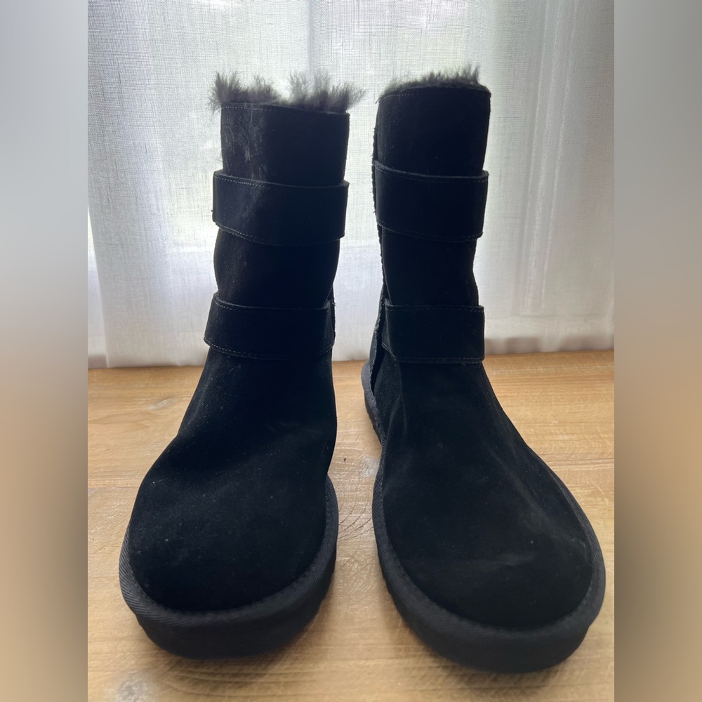 New UGG Bailey Graphic Logo Strap Boot in Black Women’s Size 7 - Picture 2 of 11